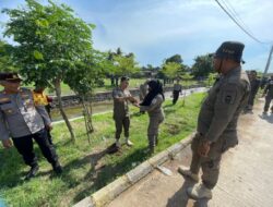 Satpol PP Makassar Ikut Dalam Kegiatan Karya Bhakti TNI, Lakukan Penanaman Pohon di  Biringkanaya
