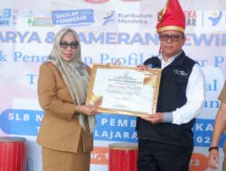 Momen Hari Guru dan Disabilitas, Disdik Sulsel Berikan Beberapa Penghargaan