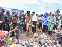 Pj Gubernur Sulsel Ikut Gerakan Perangi Sampah Plastik Bersama KASAD TNI
