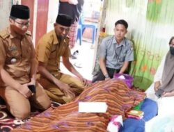 Sampaikan Duka Cita Mendalam, Camat Biringkanaya Melayat ke Rumah Salah Satu Warga