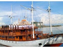 Danny Pomanto Lantik Pejabat Lingkup Pemkot Makassar di Atas Kapal Pinisi, Ini Pejabat yang Dilantik