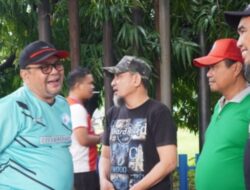 Plt Kepala DPPKB Makassar Laksanakan Kerja Bakti di Taman Pakui