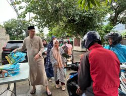 Jumat Berkah Ramadhan, Bos Benteng Kupa Group, Ismail Manda Berbagi Paket Beras dan Nasi Kotak