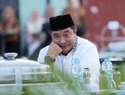 Pj Gubernur Bahtiar dan Keluarga Salat Id di Masjid Kubah 99 Asmaul Husna