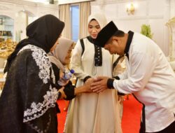 Hingga Malam, Warga Terus Berdatangan ke Open House Lebaran Pj Gubernur Sulsel