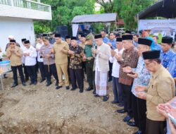 Suardi Saleh  Lakukan Peletakan Batu Pertama Pembangunan Kantor BAZNAS Kabupaten Barru 