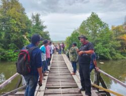 Ketua DPRD Wajo Respon Cepat Aspirasi, Langsung Turun Tangan Ukur Jembatan di Desa Keera