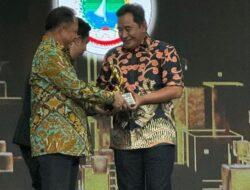 Selalu Berhasil Mengendalikan Inflasi, KOMPAS dan Mendagri Tito Beri Penghargaan Kepada Pj Bahtiar
