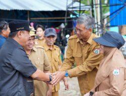 Serahkan Benih Udang Vaname di Bonda, Bahtiar: Seyogianya Pemerintah Desa Menciptakan Sumber Kehidupan di Desa