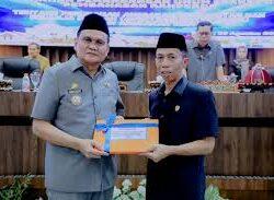 Bupati Barru Suardi Saleh Serahkan Rancangan KUA dan PPAS Tahun Anggaran 2025