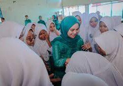 Siswa-Siswi “Girang” Saat Dokter Ulfah Kunjungi SMAN 1 Barru