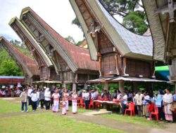 Fatmawati Rusdi Disambut Kehormatan Ma’parapak di Tana Toraja