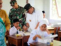 Pj Bahtiar Lakukan Uji Coba Makan Bergizi di Sekolah Madrasah