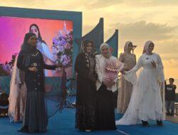 Kreenn!! Dispar Makassar Gelar Clothing Day 2024 Tampilkan Hijab Iconik di Pantai Losari