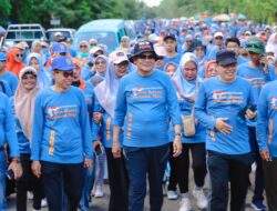 Bupati Barru Ajak Ribuan Guru Jalan Sehat Rayakan Hari Guru Nasional