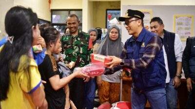 Prof Zudan Tinjau Lokasi Pengungsian Akibat Banjir, Dapur Umum Siap Layani Kebutuhan Makanan Pengungsi