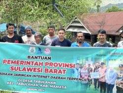 Dinas Kominfo Sulbar Pemasangan Bantuan Perangkat Jaringan Internet Via Satelit di Tabulahan Mamasa