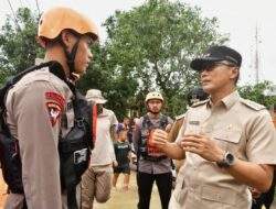 Pj Gubernur Prof Zudan Tinjau Lokasi Banjir di Soppeng, Serahkan Bantuan untuk Warga Terdampak