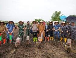 Serentak Se-Indonesia Bersama Mentan dan Kapolri, Pj Gubernur Prof Fadjry Djufry dan Forkopimda Kompak Tanam Jagung di Jeneponto