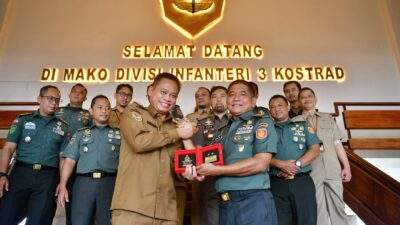 Perkuat Kolaborasi di Jajaran Forkopimda, Prof Fadjry Djufry Kunjungan Silaturahmi ke Mako Pangdivif 3 Kostrad di Gowa