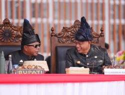 Hari Jadi Bulukumba Ke-65, Pj Gubernur Prof Fadjry Djufry Kenakan Pakaian Adat Kajang dan Tenun Sarung Bira