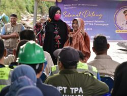 Wagub Sulsel Fatmawati Rusdi Bagikan Ratusan Sembako Pekerja TPA, Para Penggali Kubur Hingga Pemangkas Pohon 