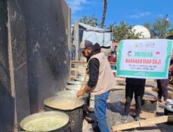 DMI Bagikan Makanan Siap Saji dan Air Bersih kepada Pengungsi Palestina di Gaza