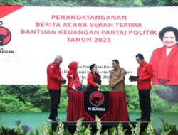 Kemendagri Serahkan Bantuan Keuangan Parpol PDIP