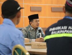 Didampingi Kakanwil Kemenag Kaltim, Dr. H. Bunyamin M. Yapid Koordinasi dan Lepas Kloter 2 di Embarkasi Balikpapan