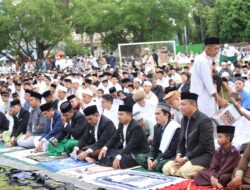 Wali Kota Parepare Tasming Hamid Salat Idul Adha Bersama Warga dan Serahkan Sapi Kurban Bantuan Presiden Prabowo