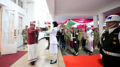 Haru dan Syukur Warnai Perasaan Orang Tua Paskibraka Sulsel Saat Upacara Penurunan Bendera di Rujab Gubernur