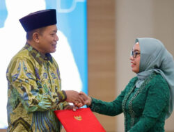 Menkop Ferry Juliantono Serahkan Jabatan Wamenkop kepada Farida Farichah