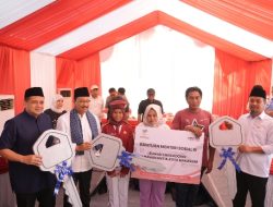 Munafri–Aliyah Dampingi Mensos Serahkan 20 Rumah Knockdown dan Bantuan Pemberdayaan Nelayan Untia