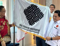 Pelantikan Pertama Digedung IKA Teknik, Fathur Rahim Resmi Pimpin IKA Arsitektur Unhas 2025-2029