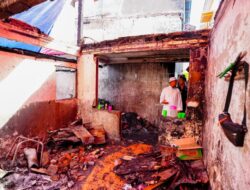 Gubernur Sulsel Tinjau Lokasi Kebakaran di Jalan Baji Dakka, Serahkan Santunan untuk Korban