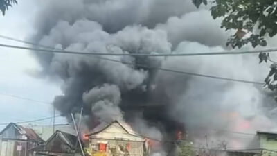 Tawuran Warga Sapiria dan Borta Kembali Pecah, Satu Korban Jiwa dan Rumah Dibakar