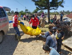 PMI Kota Lhokseumawe Bantu Proses Evakuasi Korban Banjir di Aceh Utara