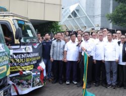 Mentan Amran Lepas 207 Truk Bantuan Bencana Banjir Sumatra