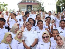 Kado Spesial Akhir Tahun 2025: Bupati Wajo Serahkan 4008 SK Pegawai Pemerintah Perjanjian Kerja PPPK