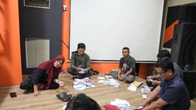 Appi Tinjau Pelipatan Surat Suara Pemilihan RT/RW, Tegaskan Kejujuran dan Keadilan dalam Pemilihan
