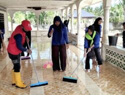 JK: PMI Bekerja Sama dengan DMI Bersihkan Masjid Terdampak Banjir Bandang di Aceh Utara