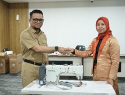 Dinkop UKM Makassar Dorong Produktivitas UMKM Lewat Bantuan Mesin Jahit