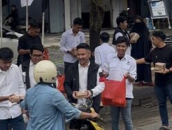 DPD PSI Gowa Tebar Kebaikan Ramadan, Sultan Farhan Pimpin Aksi Berbagi Takjil di Tumanurung Raya