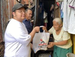 Diguyur Hujan, Gandi Rusdi Tetap Menyapa Warga Lewat Jumat Berkah