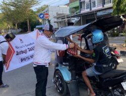 DPD PSI Wajo Bagikan 1000 Takjil Ke Warga Sengkang