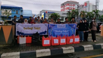 AKPI Wilayah Indonesia Timur Bersama BHP Makassar Berbagi Takjil kepada Pengguna Jalan