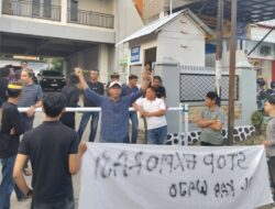Aliansi Masyarakat dan Mahasiswa Segel Kantor PT.GSI di Kabupaten Wajo