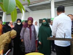 PKK Goes to School di SMA Negeri 1 Soppeng, Salurkan Bibit Tanaman Produktif*