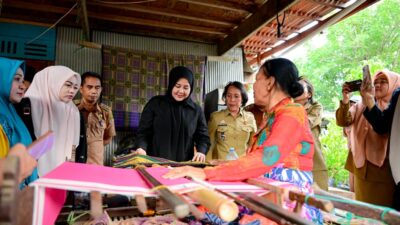 Wagub Fatmawati Dorong UMKM Tenun Emas Sidrap Naik Kelas, Bidik Pasar Lebih Luas