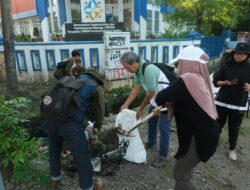 Respons Cepat Keluhan Masyarakat, DLH Bersihkan Saluran dan Angkut Sampah di Bawah Tol Layang Dekat UNM